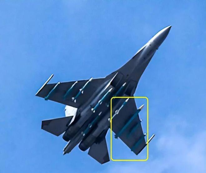 美军终于认清现实：歼-16挂载霹雳-17可能越级摧毁全部的F35